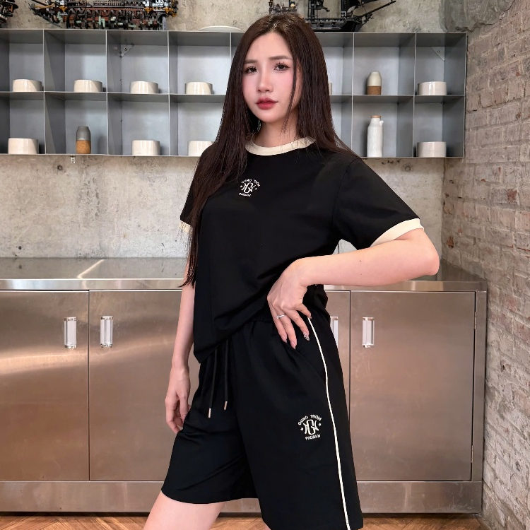 [BST THƠM MÁT] Bộ Quần Áo Nam Nữ GUNO Vải Cotton Thơm Mát Dáng Đùi Ngố Cổ Tròn Phối Màu 26BG20/BB30 | BigBuy360 - bigbuy360.vn