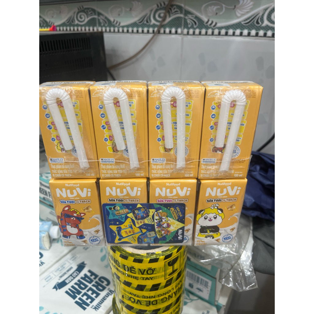 Thùng  48 hộp 100ml Nuvi  sữa tươi có thạch vị chuối