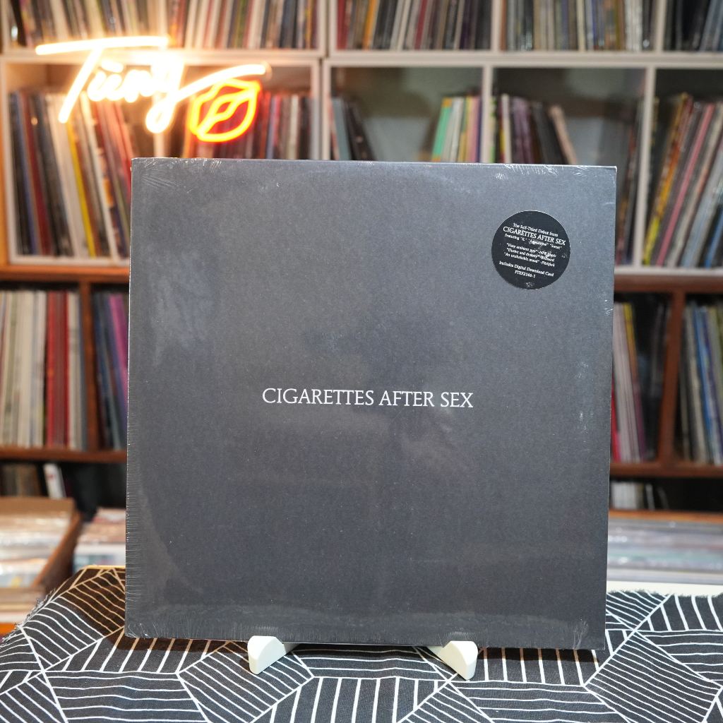 C.A.S. - Cigarettes After Sex  debut đĩa than  vinyl