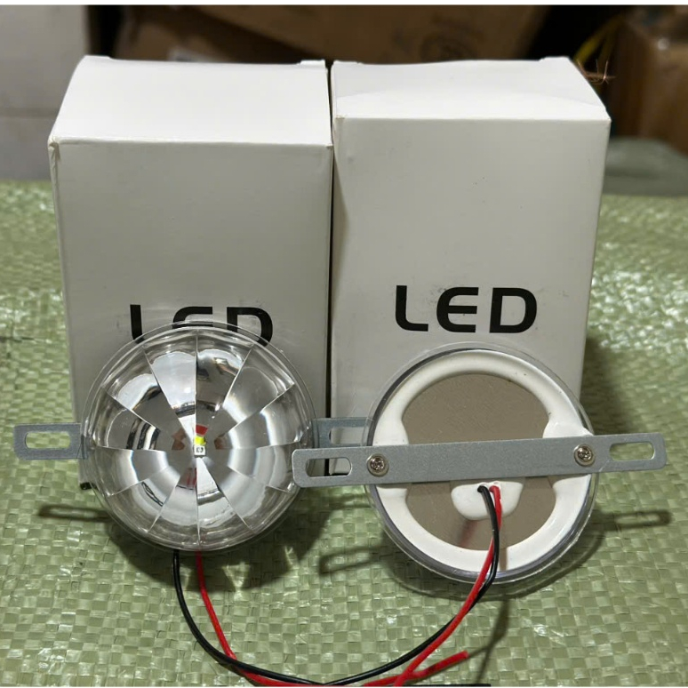 Đèn led tia chớp, đèn led tia gắn gầm xe ô tô, xe tải, xe máy nháy 7 màu dùng chung điện 12v- 24v.D