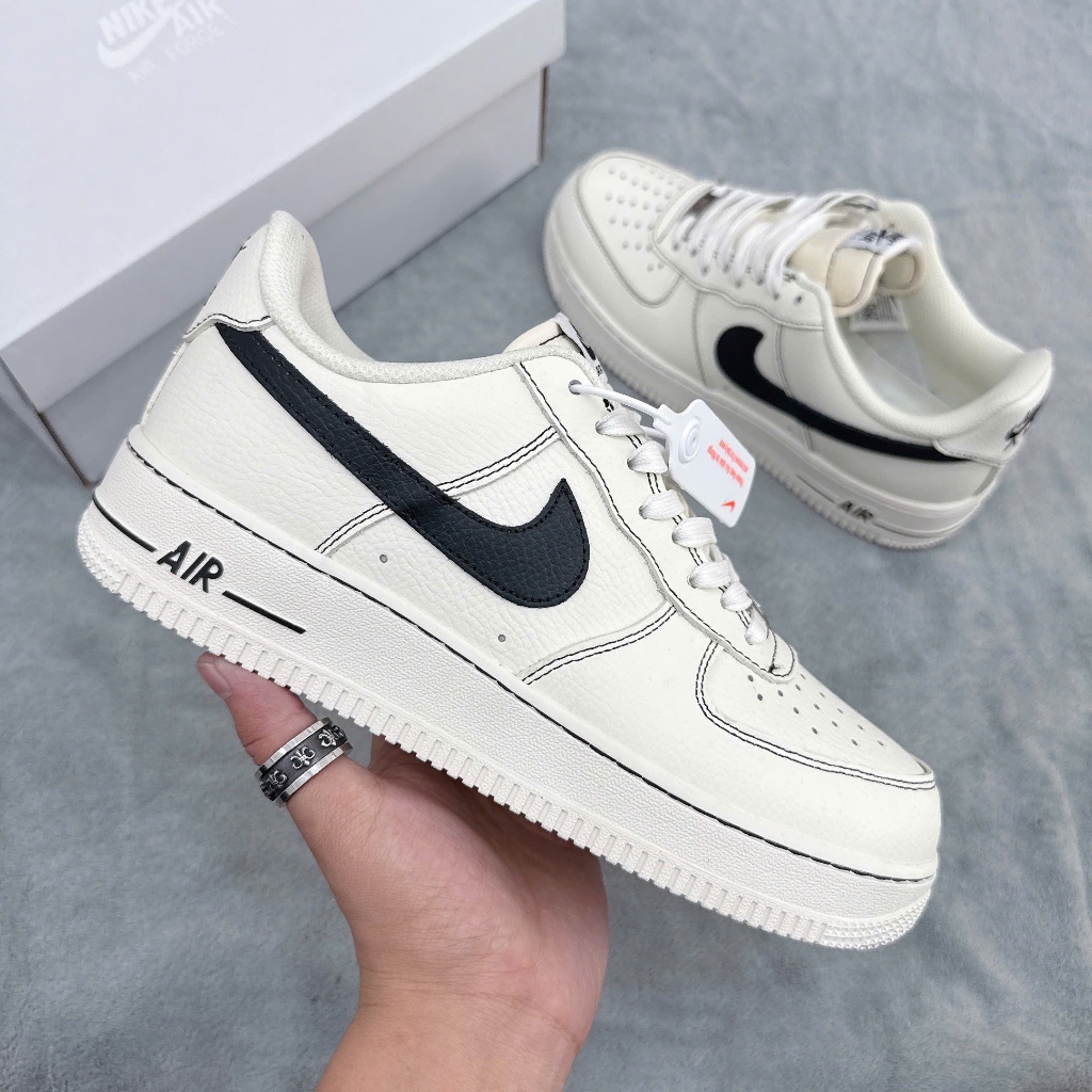 Giày Thể Thao Air Force 1 Trắng Swoosh Đen