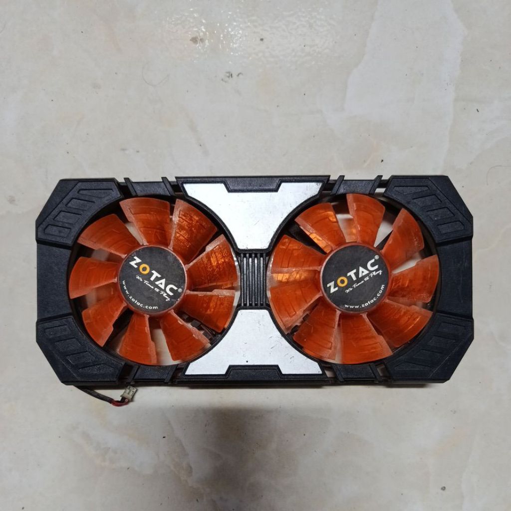 Quạt vga zotac 750ti bóc máy