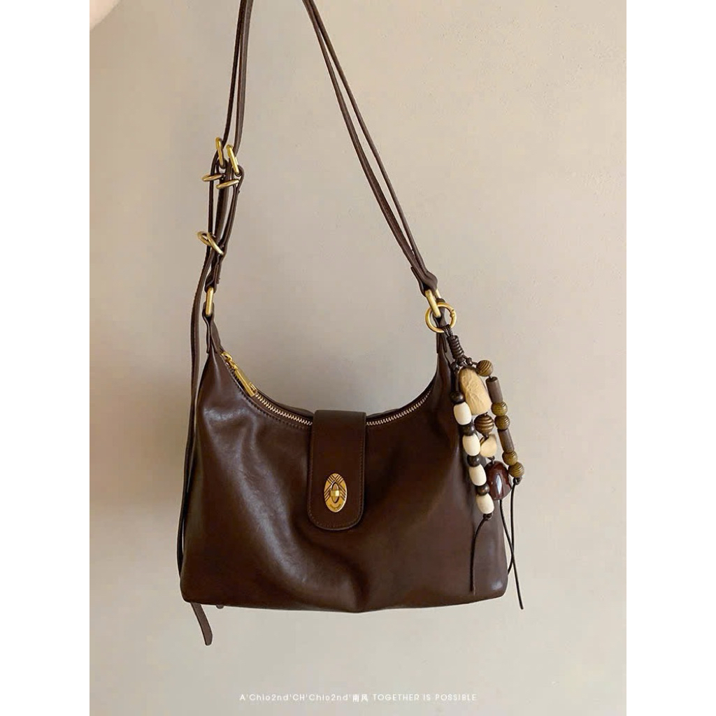 Túi Kẹp Nách Khóa Xoay Charm Hạt Gỗ Size 26cm – Túi Nữ Thời Trang