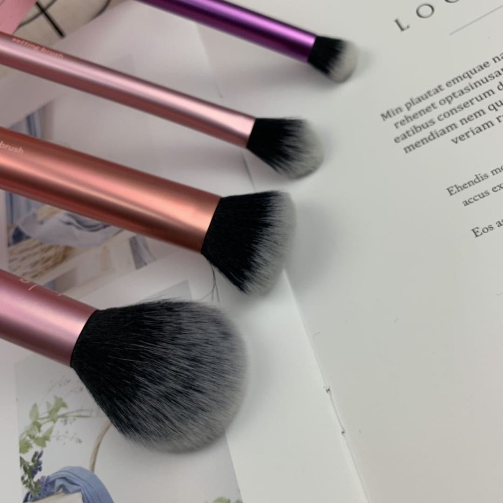 Set Cọ Real Techniques Everyday Essentials 4 cọ + 1 bông