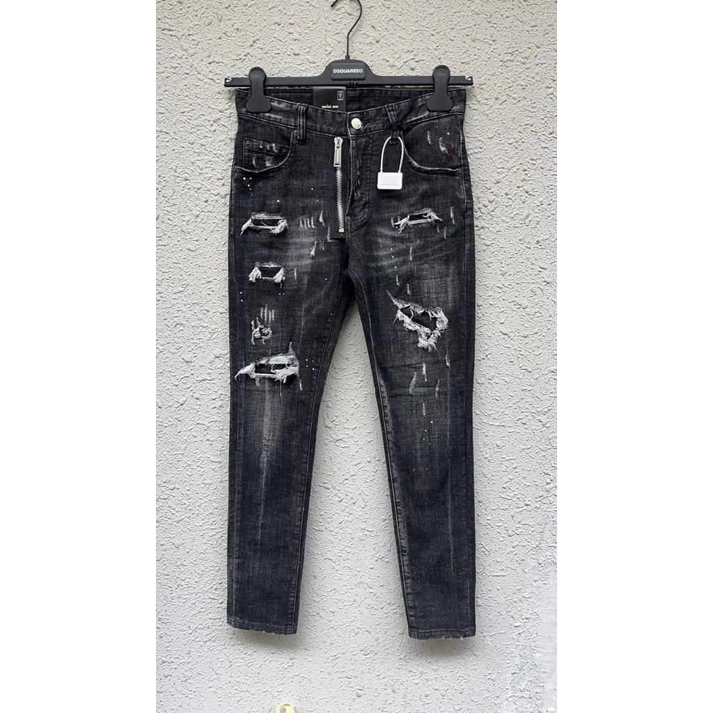 Quần Bò Nam Form Xuông Logo D2 Sau Túi – Wash Đen Rách Nghệ Thuật – Denim Cao Cấp – Mã D2-01