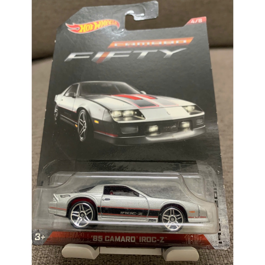 Hãng Hot Wheels - Camaro Iroc-Z 1985 - Bản Kỷ niệm 50 năm dòng Camaro (chưa loose, card không đẹp)