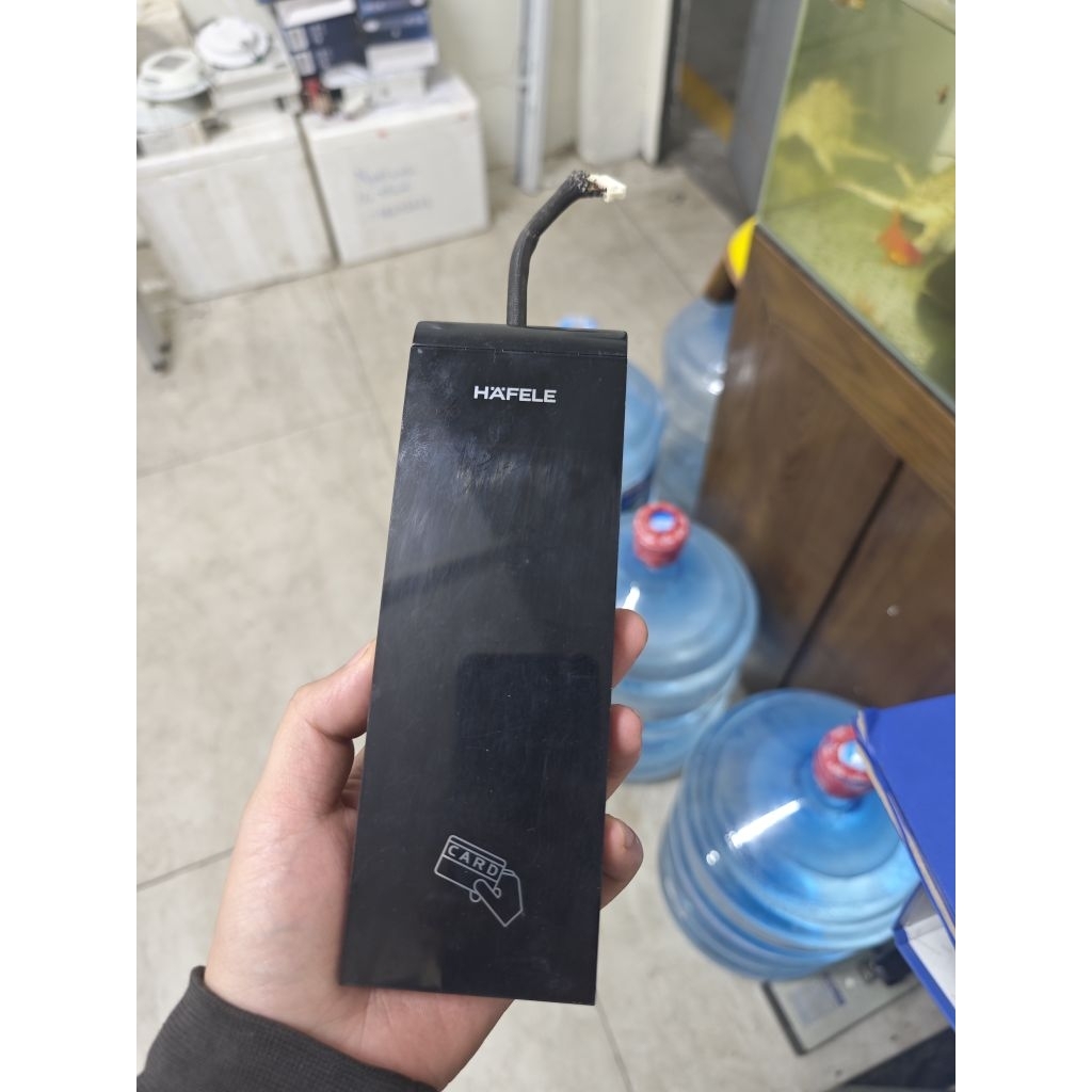 Mạch cảm ứng khóa cửa Hafele EL8000 – mặt trước khóa điện tử Hafele EL8000(đã tháo máy)