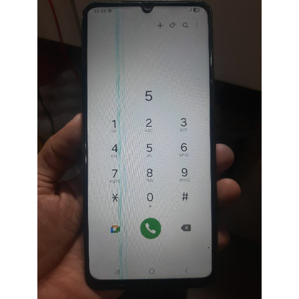 Màn hình sam sung A06 cũ bị sọc xanh dùng chống cháy
