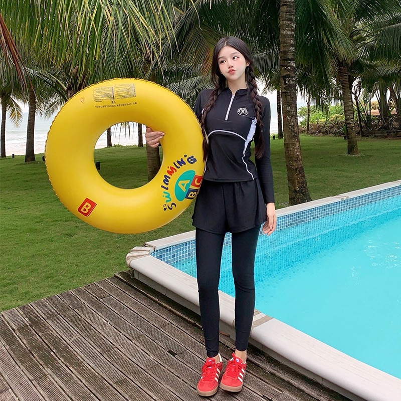 Đồ bơi kín đáo nữ chống nắng cao cấp phong cách Hàn Quốc đen short dài | BigBuy360 - bigbuy360.vn