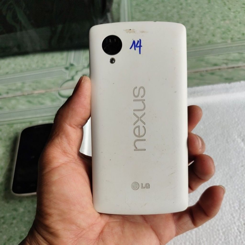 xác hư điện thoại LG D820 ko có cục pin, có nắp đậy Anh em mua về lấy linh kiện