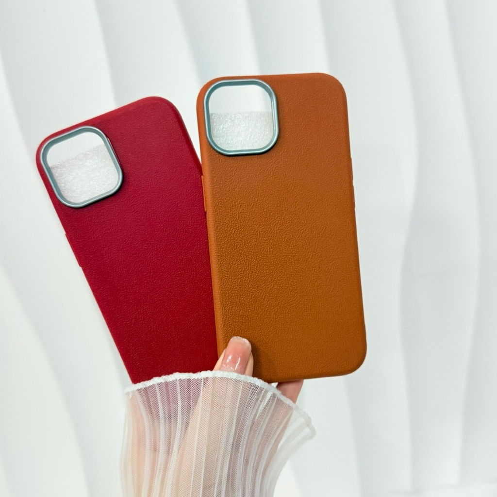 [ iPhone 15 ]Ốp Lưng Vân Da Viền Camera Bạc Mẫu Trơn bn