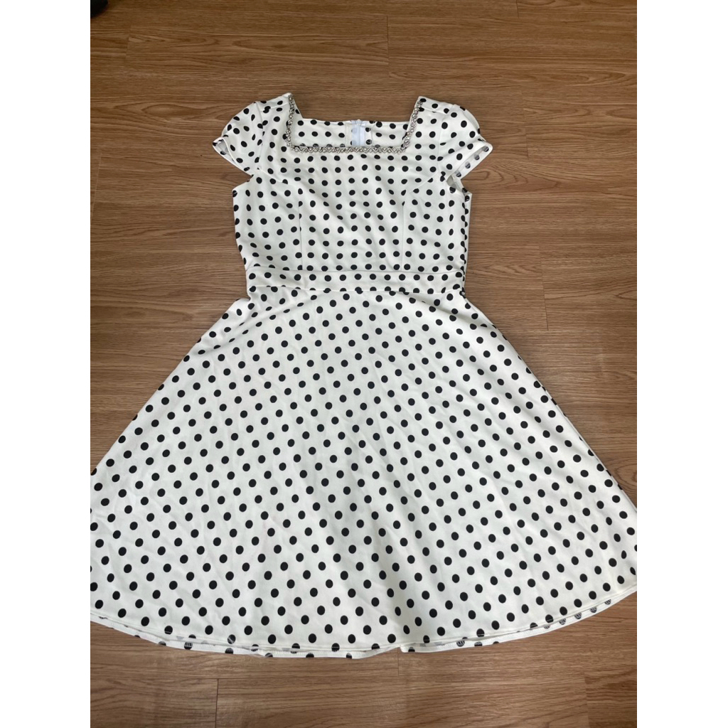 Đầm hoạ tiết chấm bi size S,M E68, N78,D74