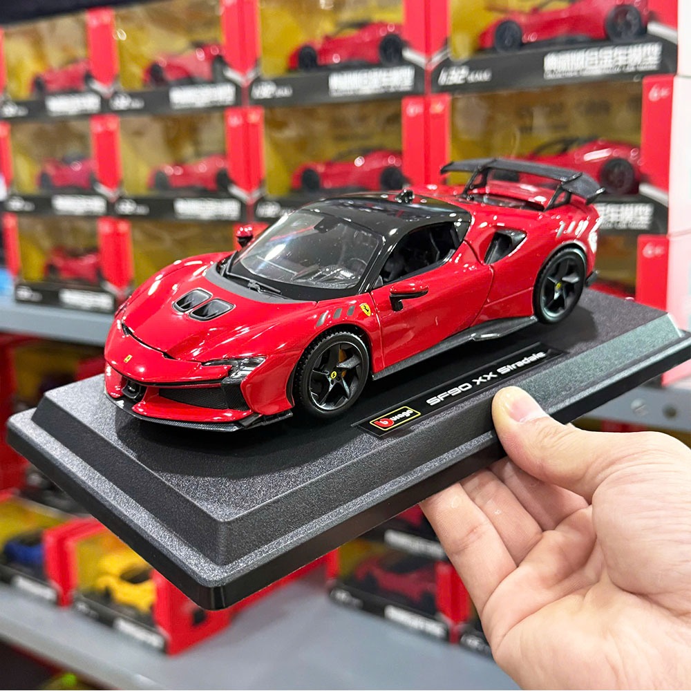 Mô hình xe Ferrari SF90 XX Stralade tỉ lệ 1:24 Bburago có đế trưng bày