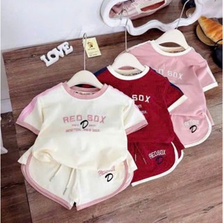 BỘ QUẦN ĐÙI ÁO PHÔNG HOẠ TIẾT CHỮ RED SOX cho bé gái size 9-36 kg ,chất cá sấu đẹp thoáng mát
