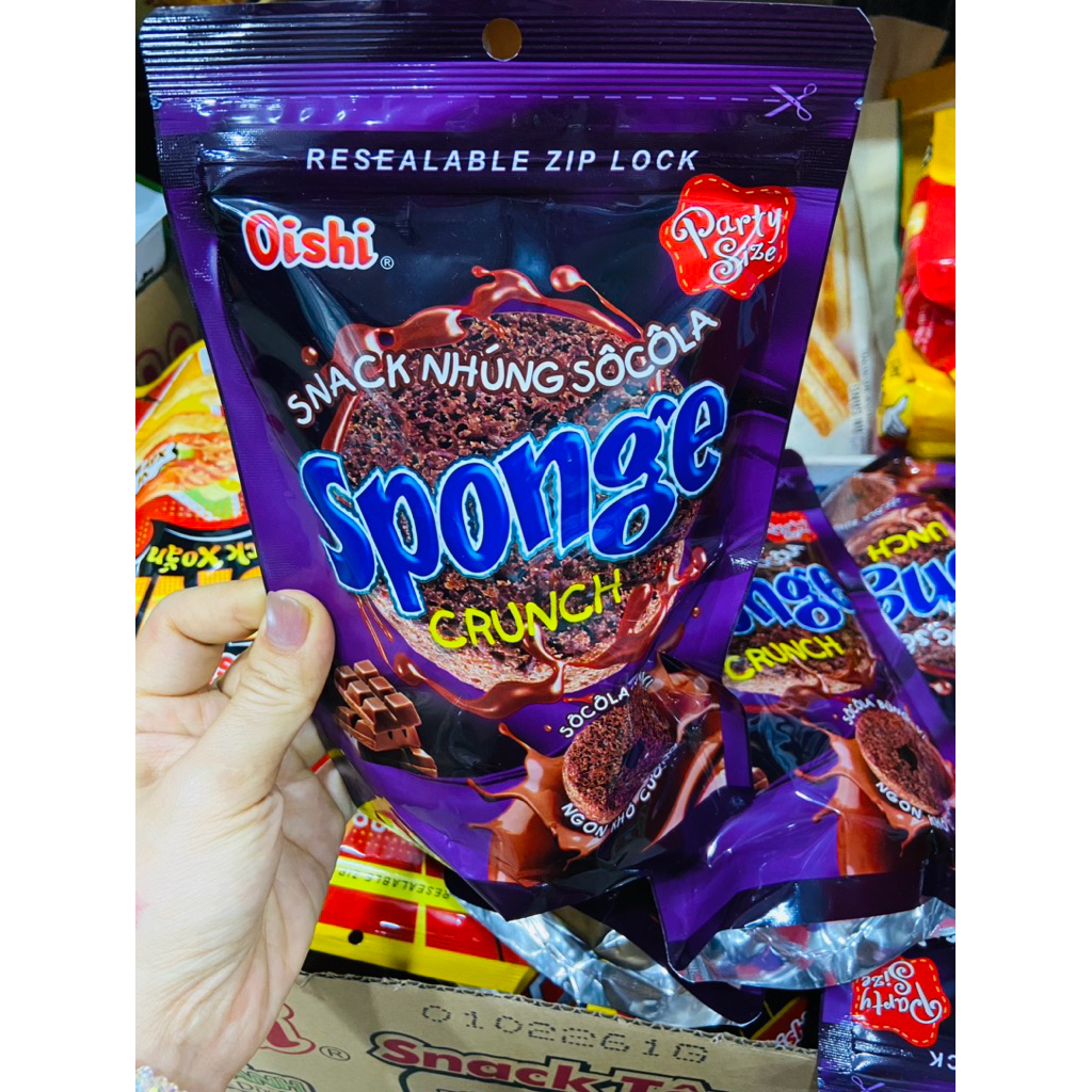 Combo 2 Gói Snack nhúng sô cô la Oishi Sponge Crunch - Oshi Đậu Xanh Cốt dừa 80gr