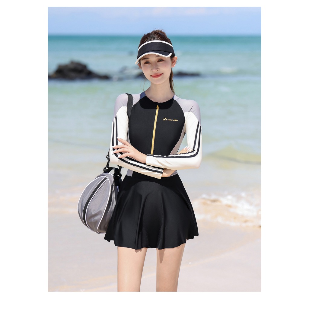 Đồ bơi nữ dài tay liền váy short kín đáo phong cách Hàn Quốc | BigBuy360 - bigbuy360.vn