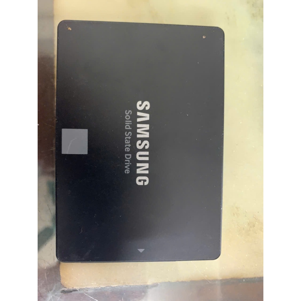 Ổ cứng SSD 2.5 cũ  256G  hàng bóc máy  tốt, đã cài win 11