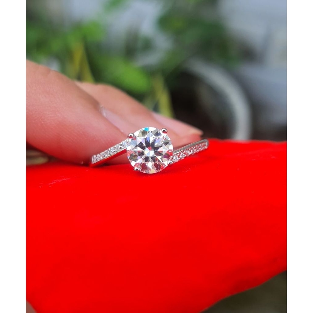nhẫn bạc s925, free size. đính viên moissanite. 1carat. 6.5 li