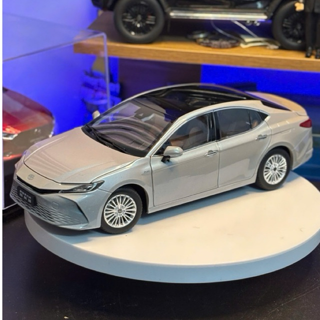Mô hình xe sedan Toyota Camry Luxury 2026 tỉ lệ 1:18 màu xám xi-măng fullbox Paudi chất lượng cao