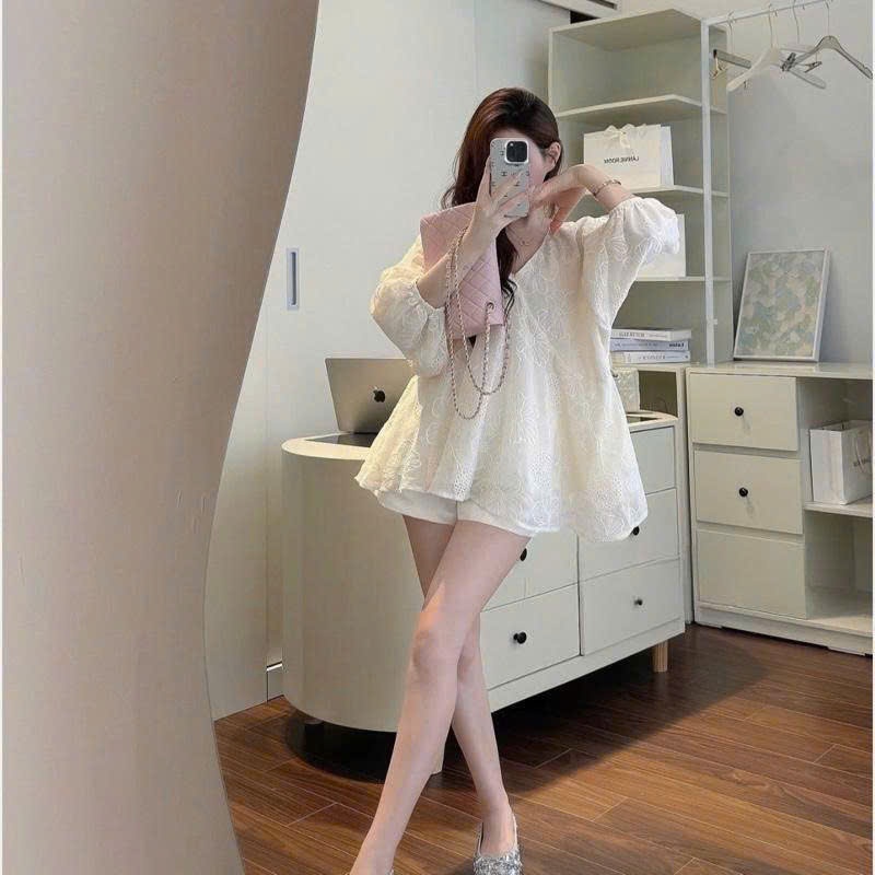 (Hàng 3 Size): Set Áo Thêu Hoa Babydoll Cổ V Tay Phồng Lót Lớp Lưới Mix Quần Tacta Có Túi Sườn Vibe 