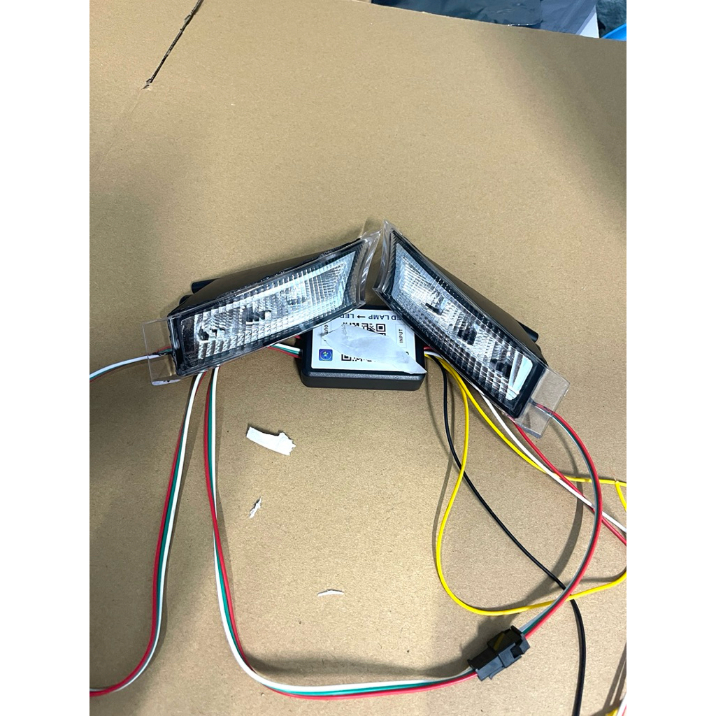 Đèn Xi  Nhan Gogo Chỉnh Áp Tích Hợp Xi + Audi