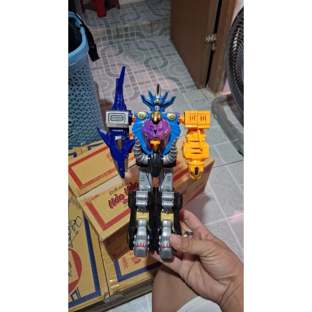 Mô hình đồ chơi siêu nhân gao china.