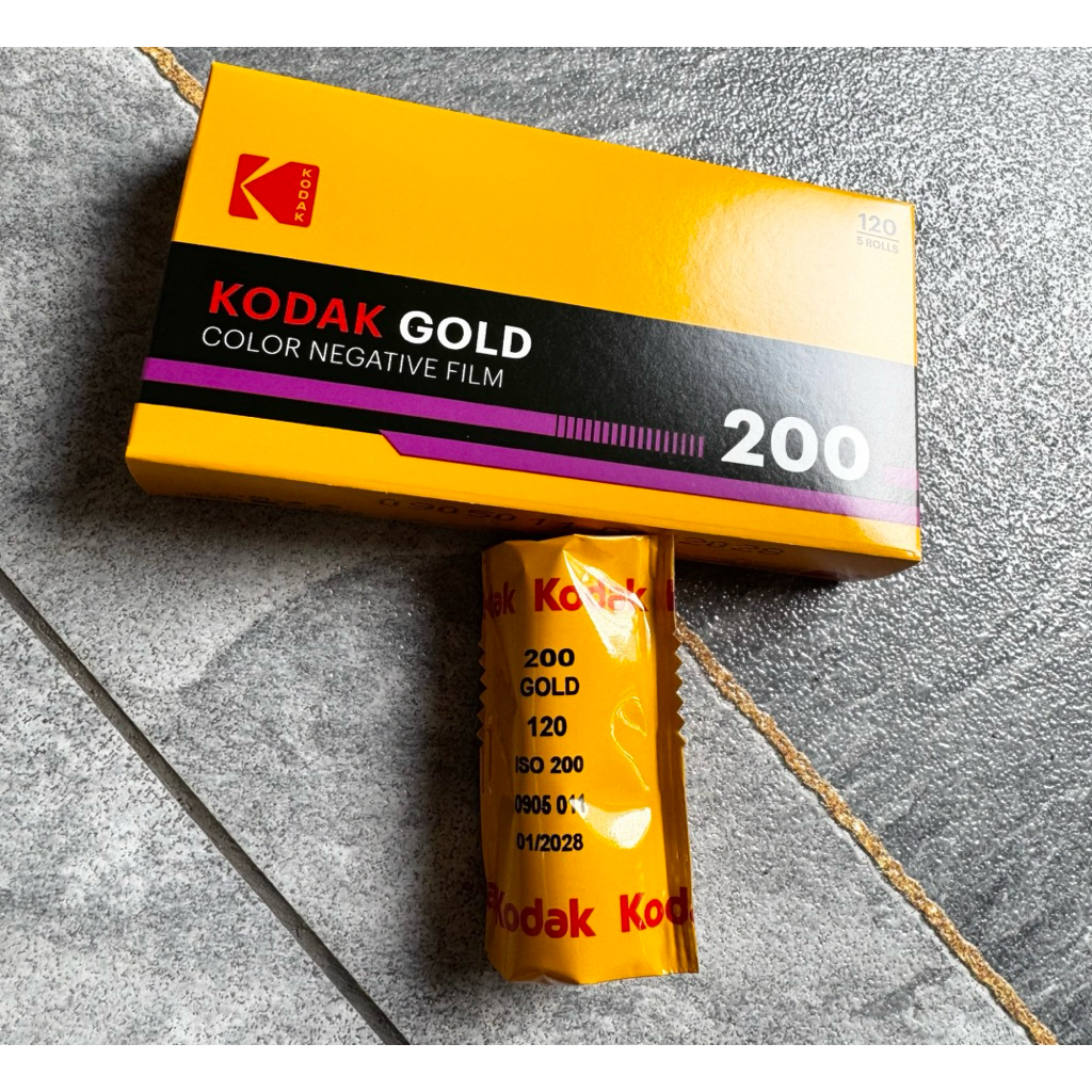FILM 120 KODAK GOLD 200 DATE 01/2028 FILM KHỔ LỚN DÙNG CHO MÁY MEDIUM FORMAT