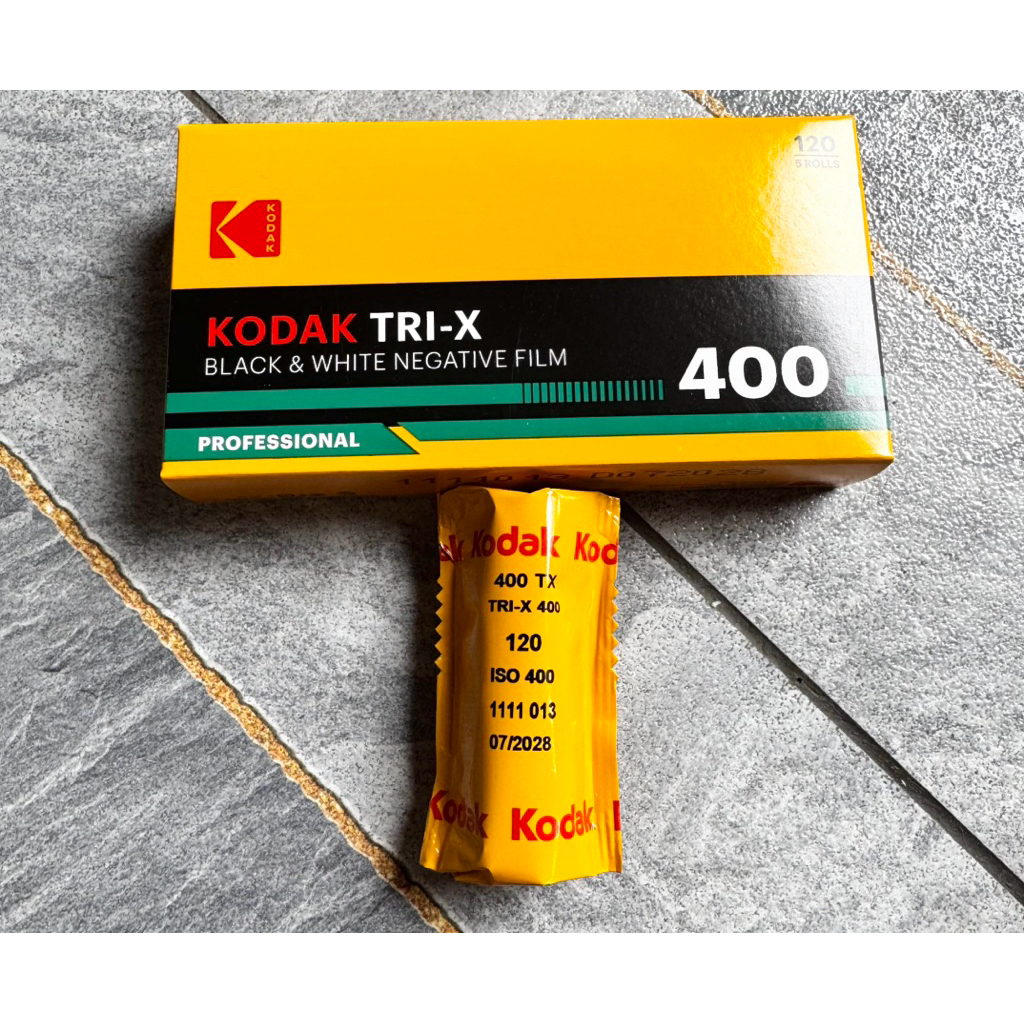 film 120 khổ lớn KODAK TRI-X 400 date 07/2028 Professional film BW film trắng đen