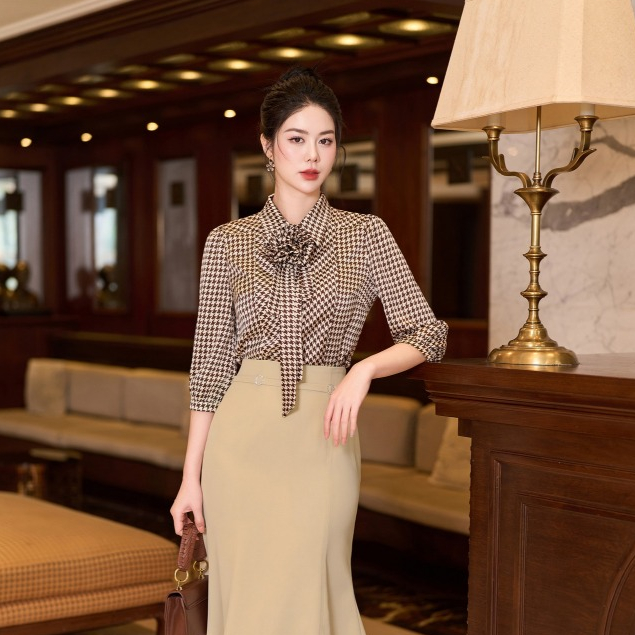 ÁO sơ mi lụa ziczac thiết kế cao cấp Laeem Design,LA1D24006 phù hợp với các cô nàng công sở