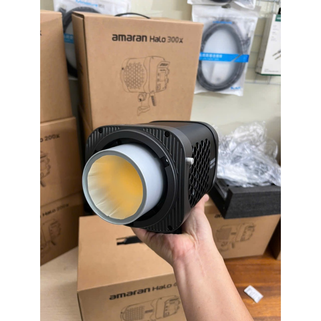 Đèn Studio Amaran Halo 300X