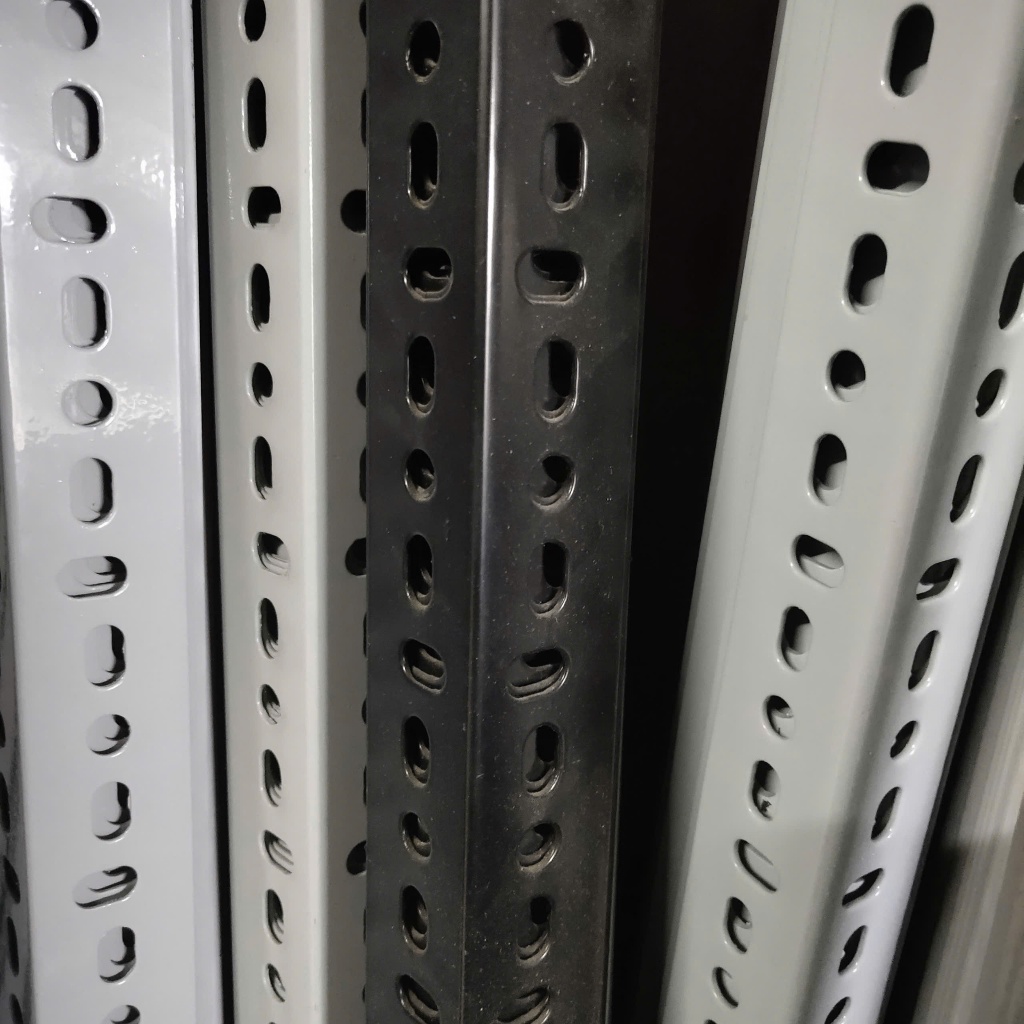 ✔ Xưởng Kệ V Lỗ  ✔ Cây sắt V 4x4 Dài 20cm - Nhiều màu - Cấy sắt lắp ráp kệ sắt V lỗ