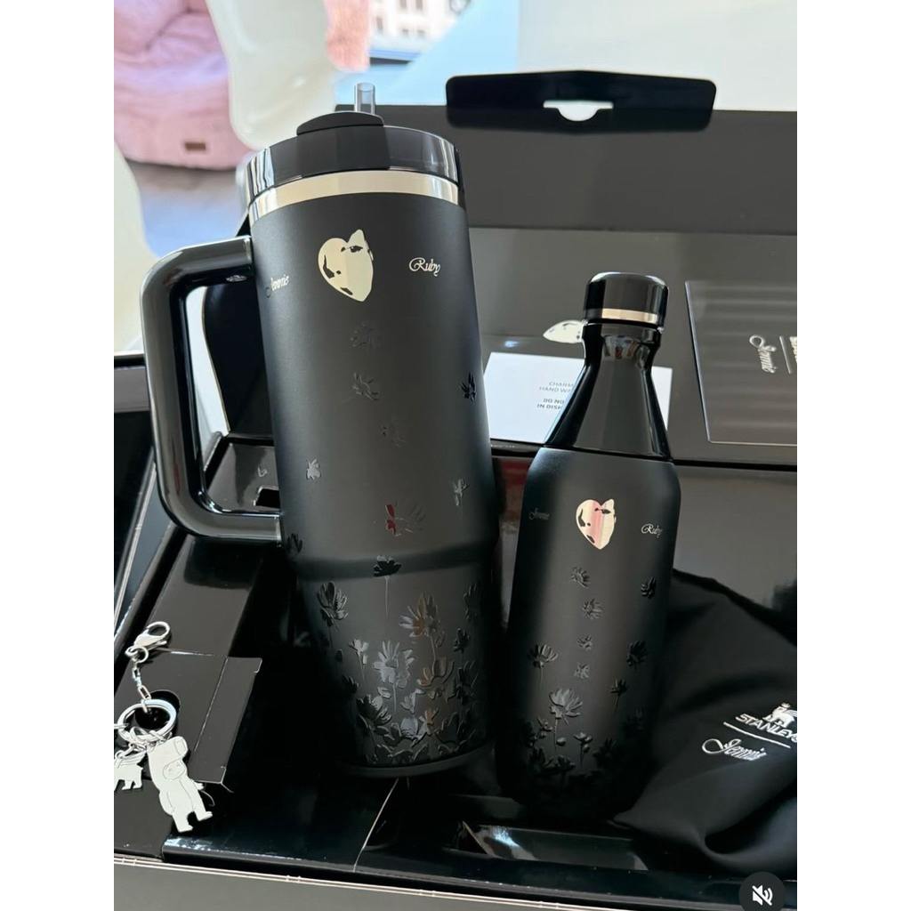 BÌNH NƯỚC STANLEY 1913 X JENNIE QUENCHER LUXE TUMBLE