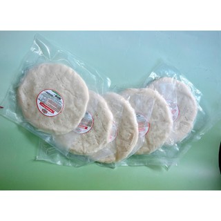 Đế bánh pizza đã nướng qua
