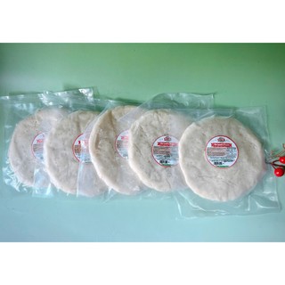 Đế bánh pizza đã nướng qua