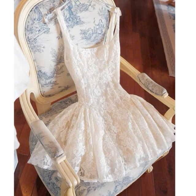 Đầm hai dây dáng xòe ren hoa hồng dự tiệc sang trọng Silas Dress | BigBuy360 - bigbuy360.vn
