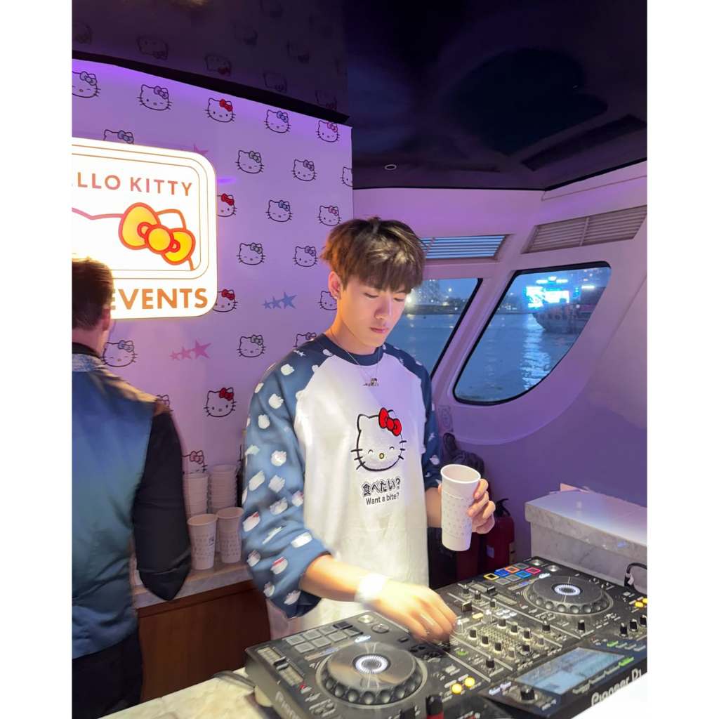 𝐋events 𝐱 𝐇ello 𝐊itty | Joy Icon Heavyweight Raglan Long Sleeve Boxy Tee