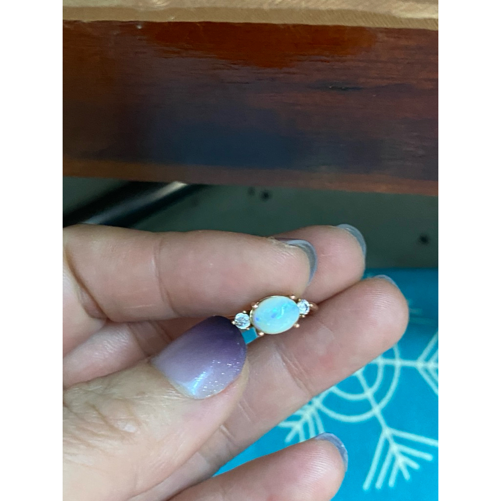 Nhẫn size 7 đính đá opal tự nhiên.