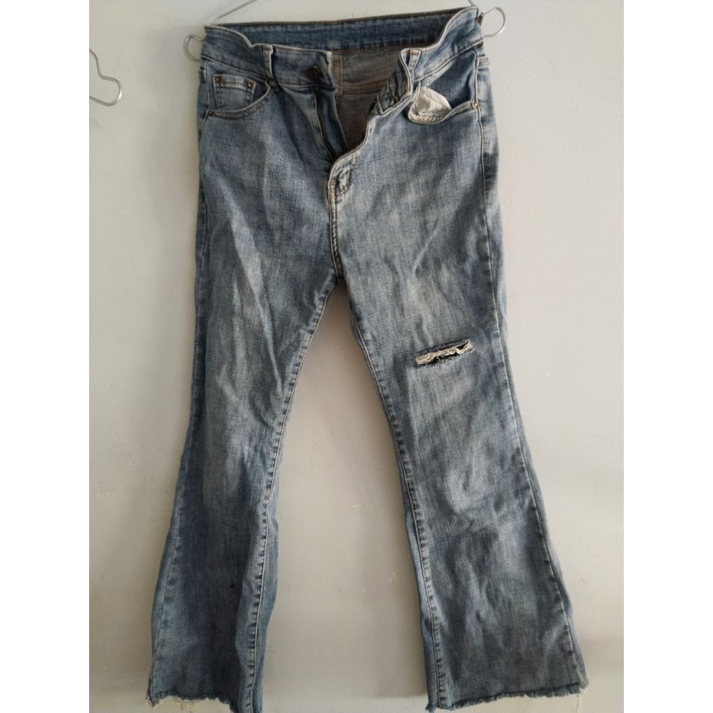 Quần Jean Nữ Ống Loe Rách Nhẹ 2Hand – Quần Jean Nữ Cá Tính Thanh Lý