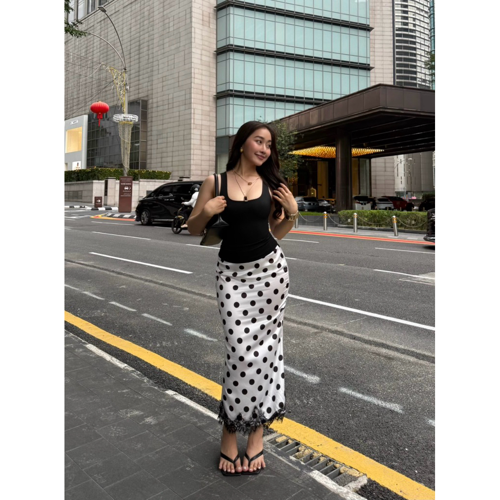 ( LANA SKIRT ) Chân váy lụa bi, form lửng kiểu viền ren | BAHYCHIC