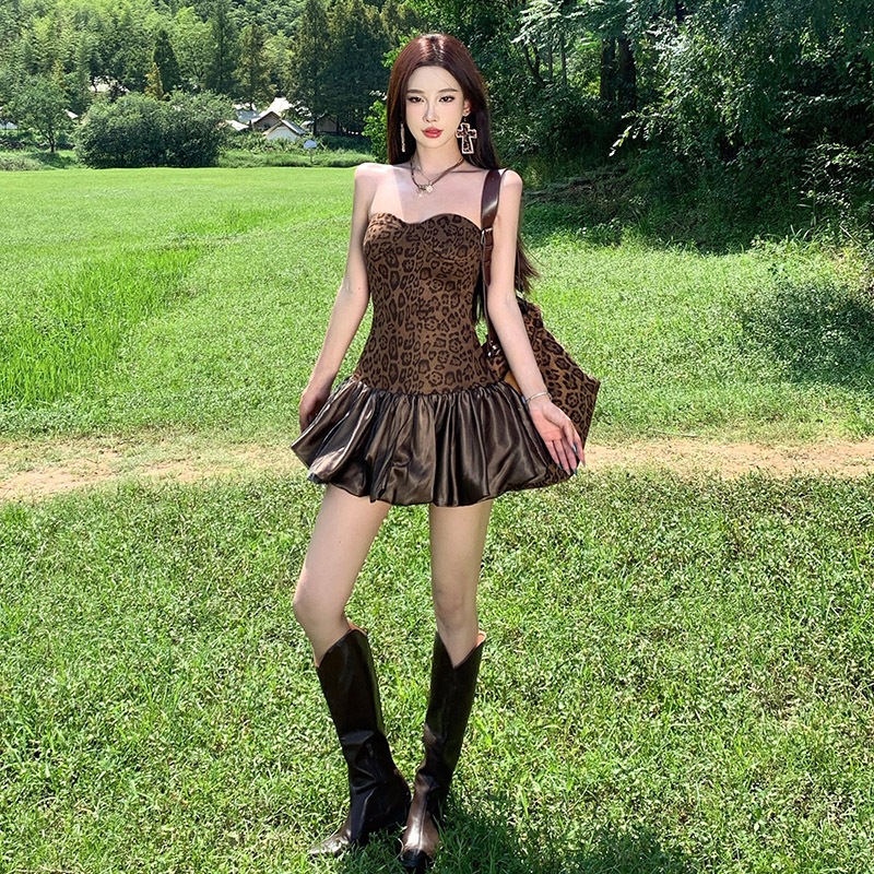 Lizz Studio M448  Váy trễ vai gợi cảm theo phong cách thiên niên kỷ.