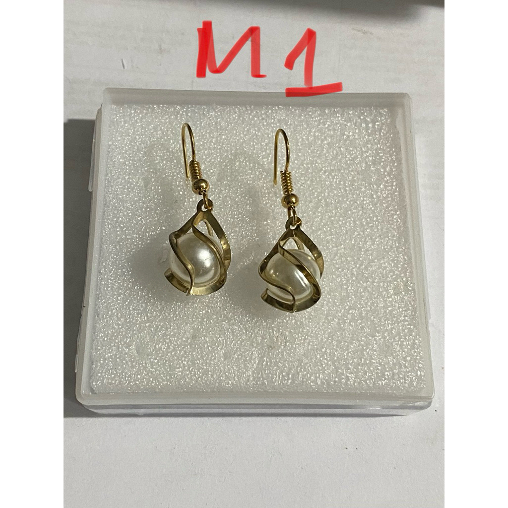 BÔNG TAI NỮ PHỐI TRAI NHỰA  Bt90