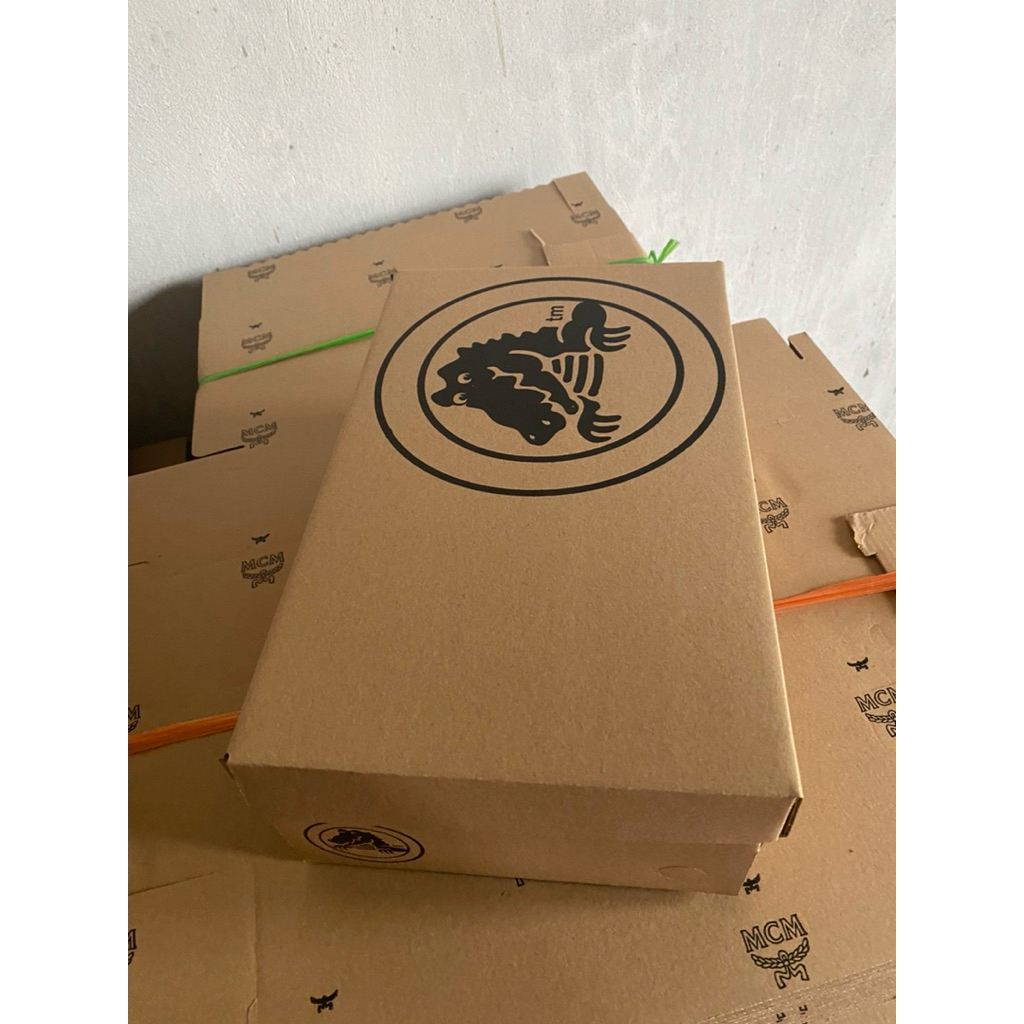 Hộp đựng dép cá sấu mộc kích thước 31x19x11