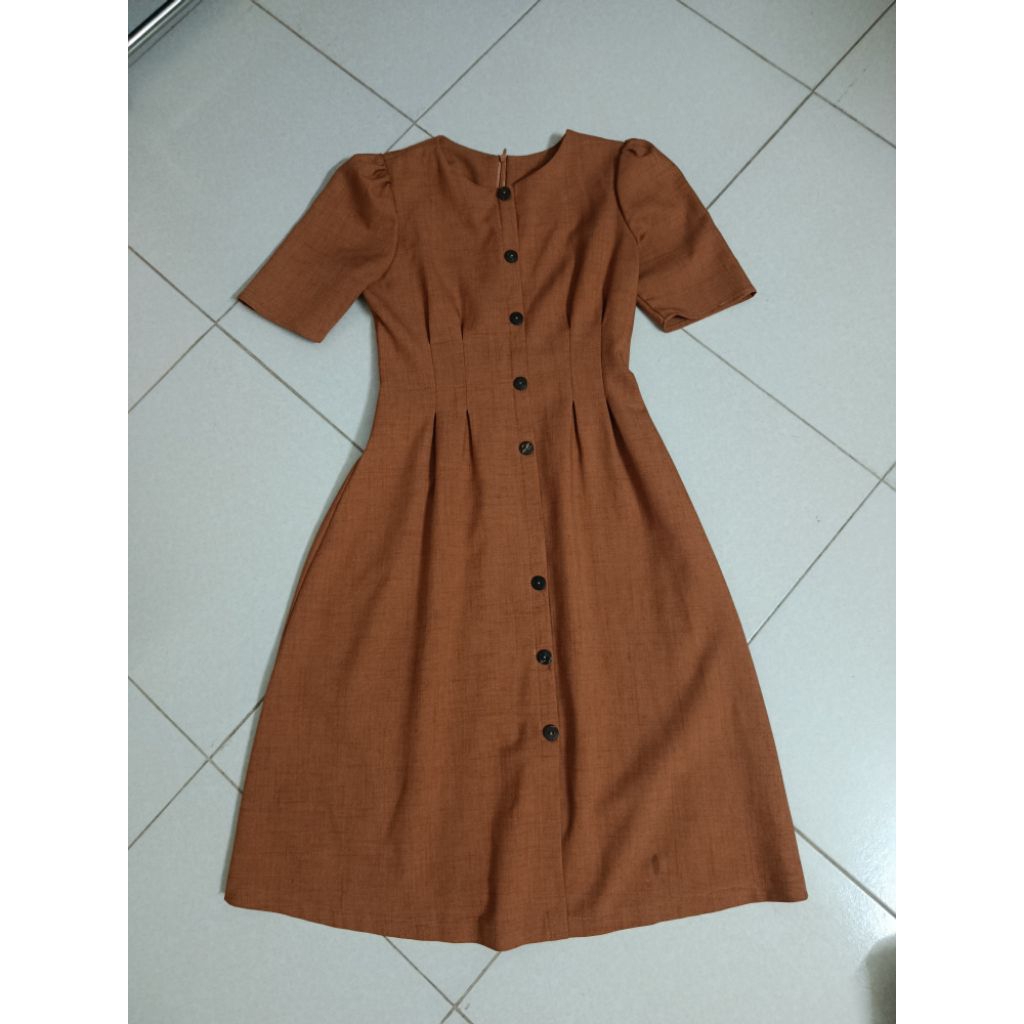 Váy midi hãng Zym House size M 48-52kg mặc xinh