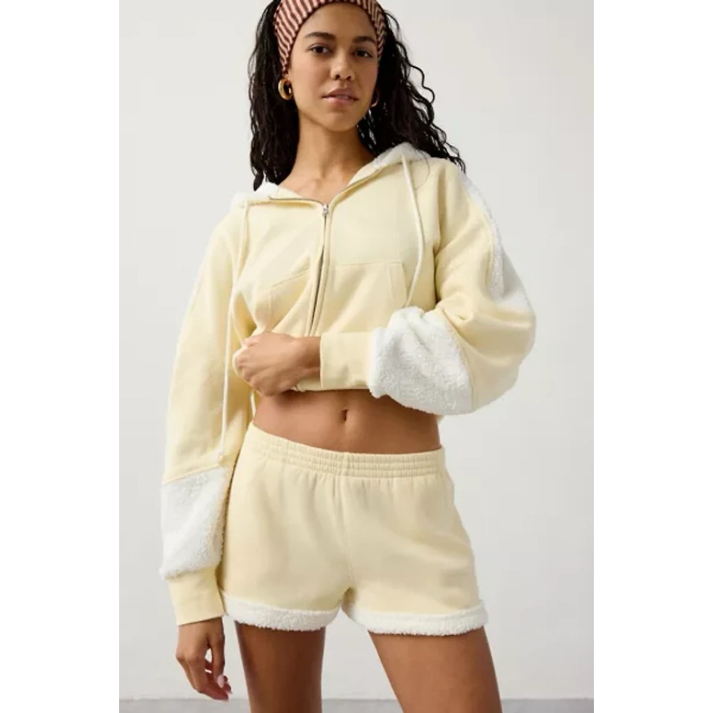 Short nỉ urban outfit