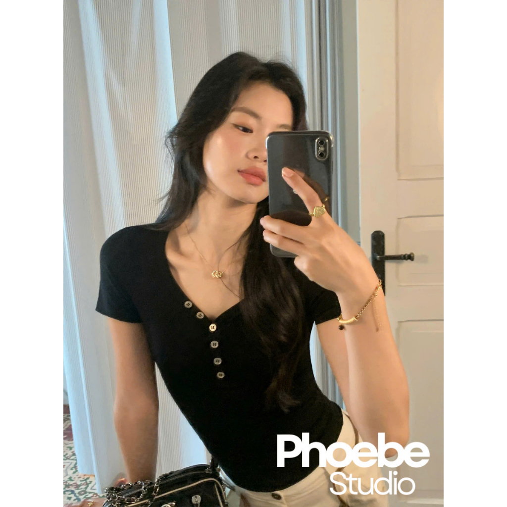 Áo Thun Cổ V Tay Ngắn Đính Nút -  Phoebe Studio  [MH26AO336]