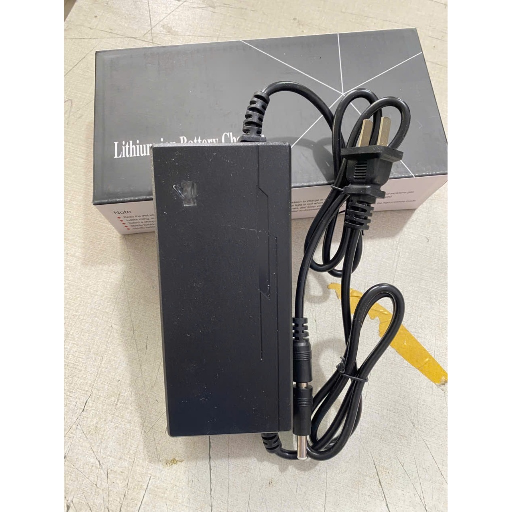 Sạc pin 5s 21v 3a có quạt, cao Cấp