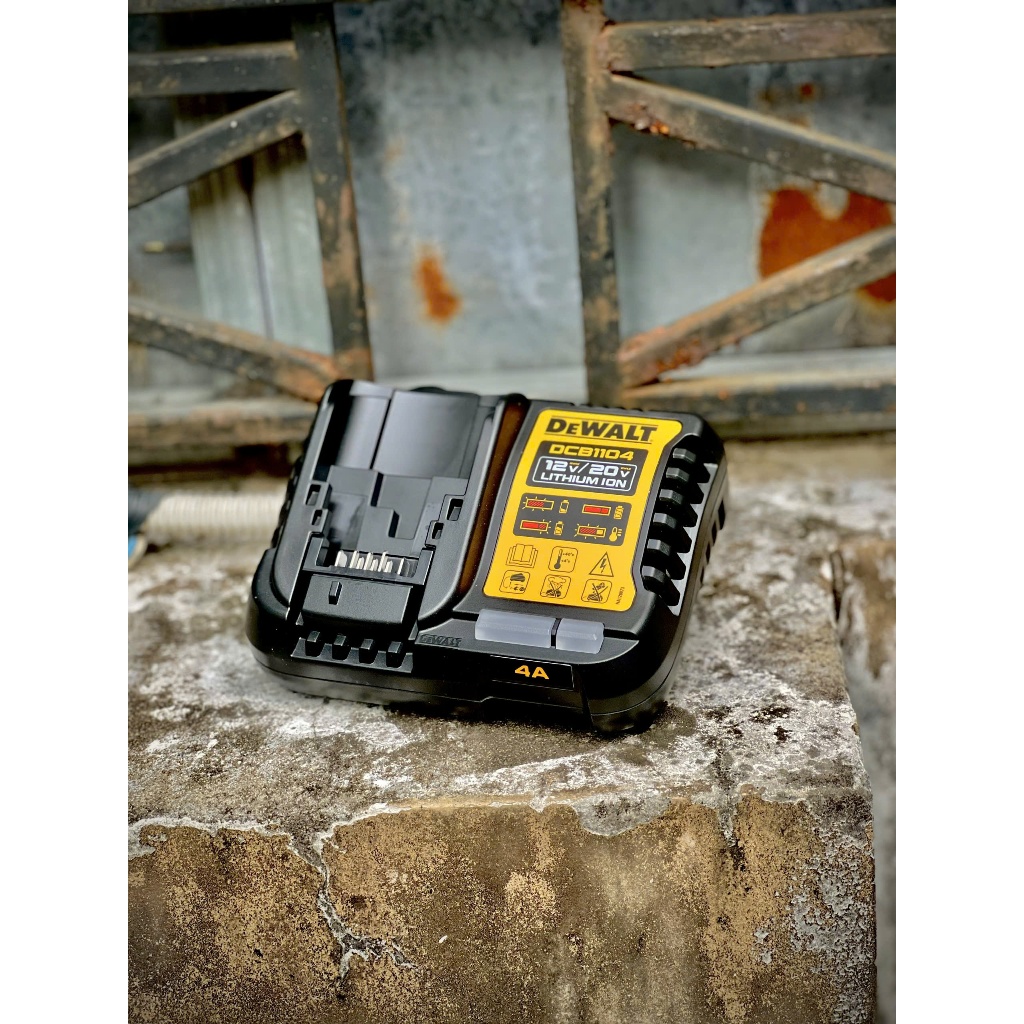 Sạc Dewalt 18v/20v chính hãng DCB1104, DCB184 (5Ah), DCB182 (4Ah), DCB183 (2Ah)