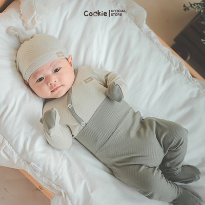 Set Sơ Sinh COOKIE Cài Chéo Liền Tất Kèm Mũ Chất Cotton Tăm Lạnh Cho Bé Size Từ 0 Đến 1 Tháng 2026