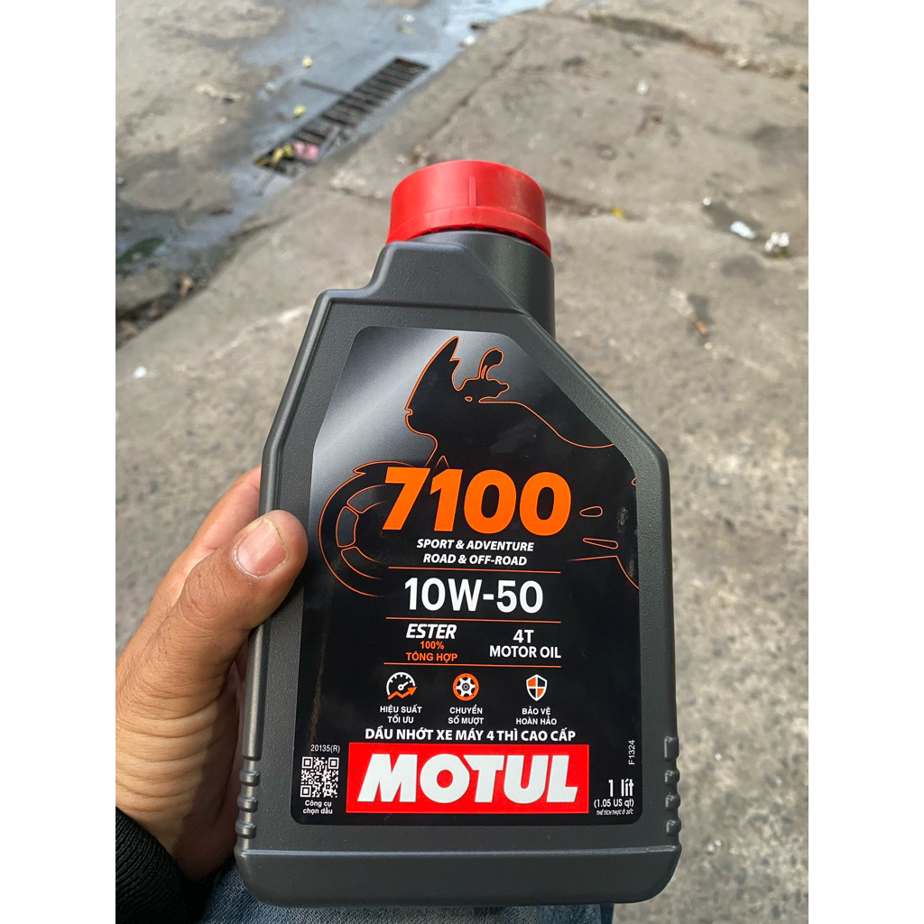 Nhớt Motul 7100 10W-50 Ester hoàn toàn tổng hợp dành cho xe máy 4T 1L