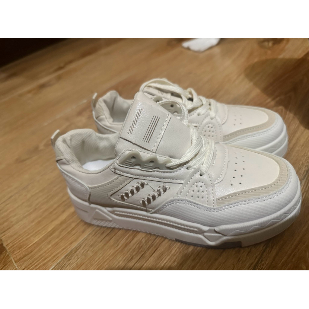giày siêu mới size 36; 37. Mới 98%. Giá mua mới: 355k